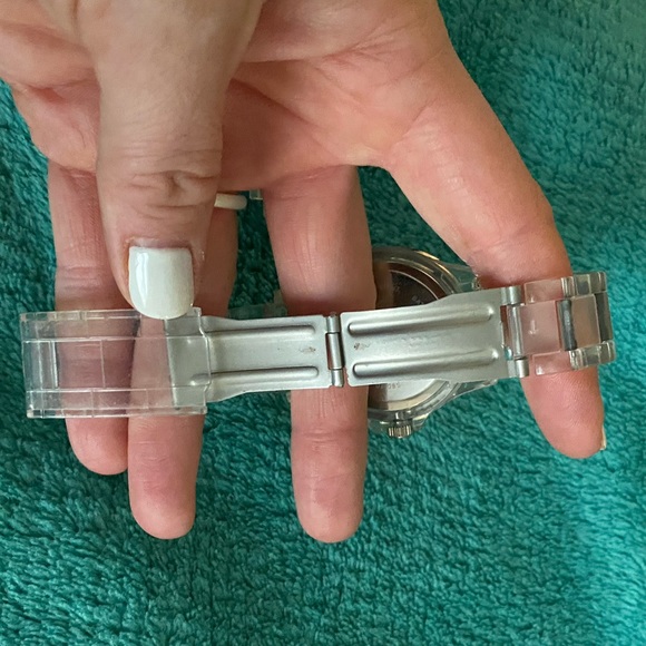 Clear watch - Picture 3 of 4